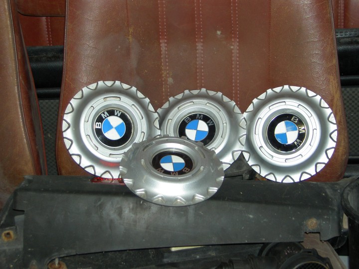 selling a set of 4 caps for style 5 BMW wheels